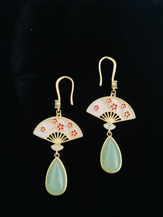 Classic Gold Earring with Timeless Appeal