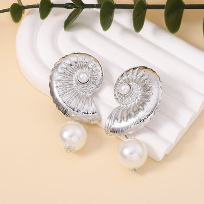Beautiful Pearl Earring with Unique Style