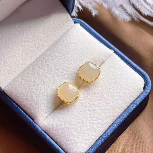 Charming Silver Earring for Any Occasion