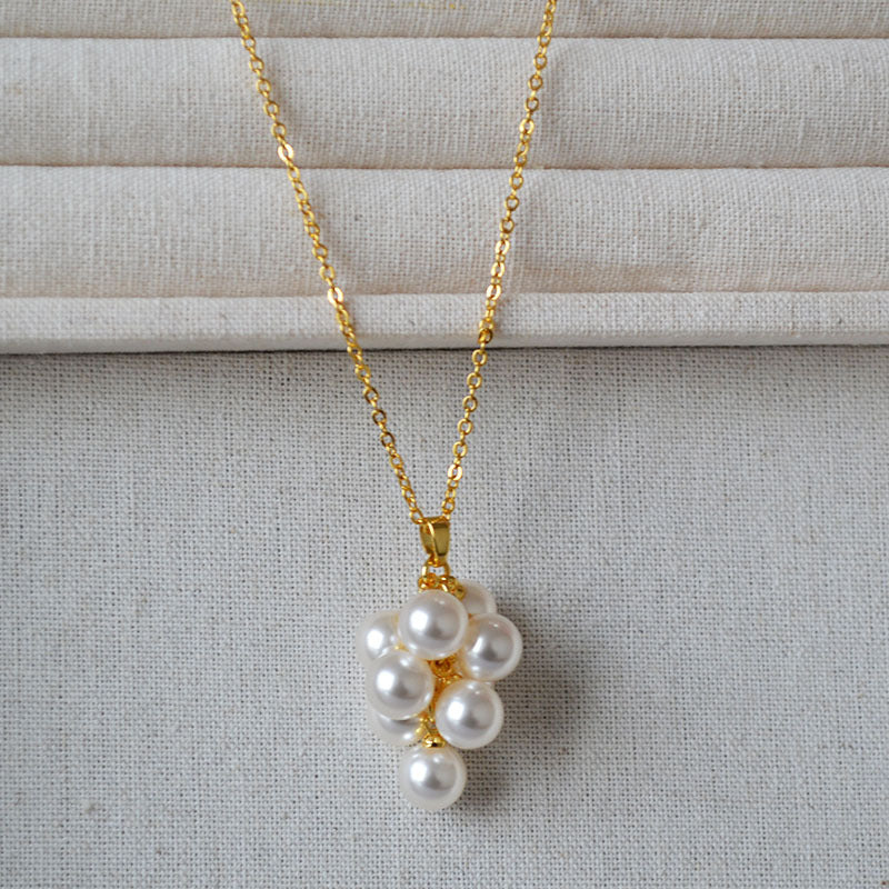 Classic Pearl Necklace with Timeless Appeal