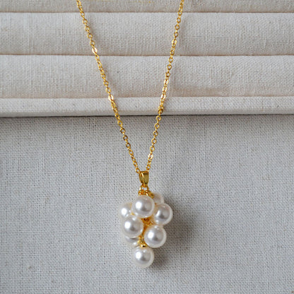 Classic Pearl Necklace with Timeless Appeal