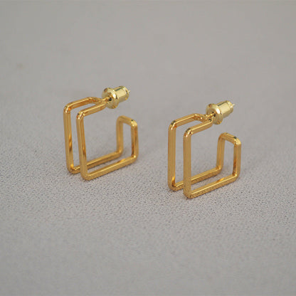 Classic Gold Earring with Timeless Appeal