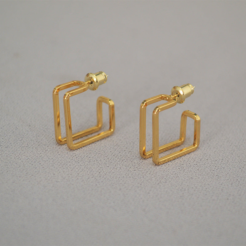 Classic Gold Earring with Timeless Appeal