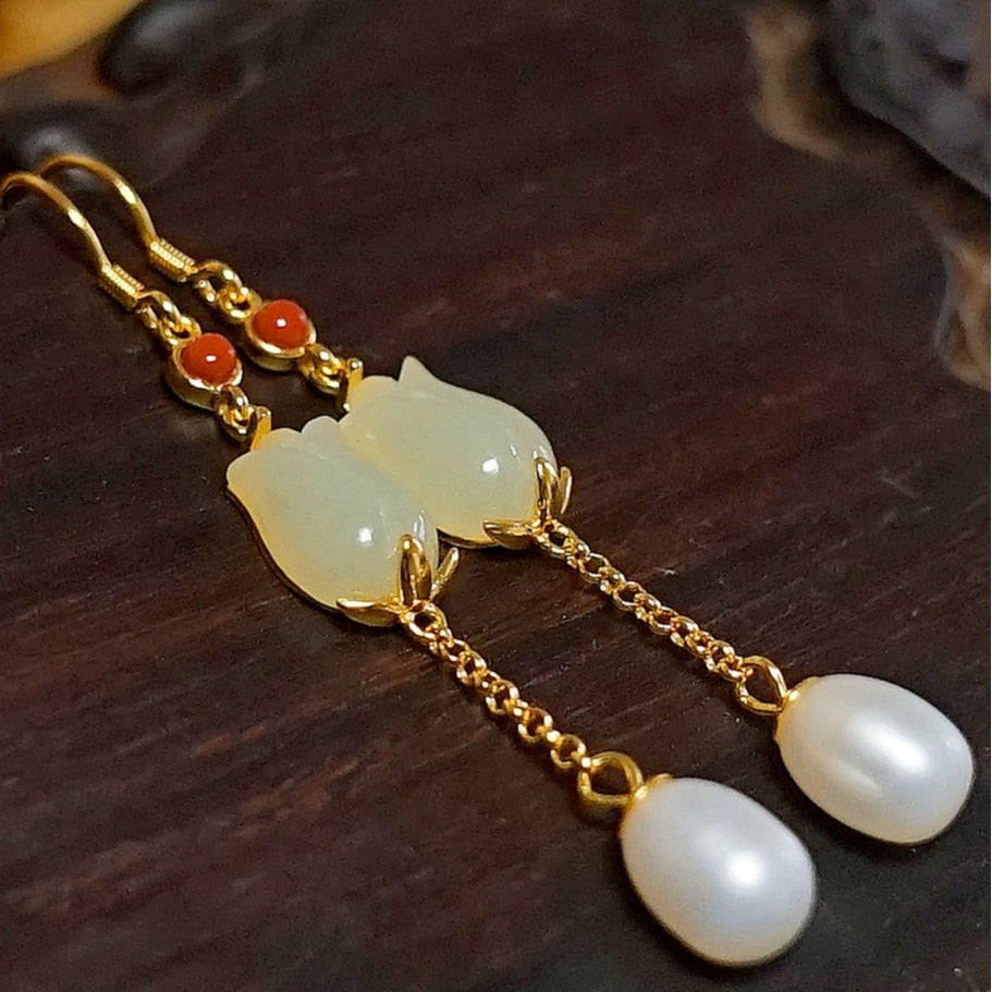 Romantic Gold Earring for Special Moments