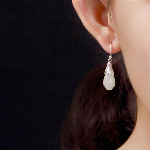 Elegant Silver Earring for Every Occasion