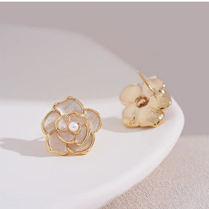 Charming Pearl Earring for Any Occasion