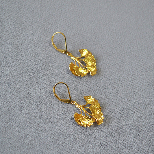 Classic Gold Earring with Timeless Appeal