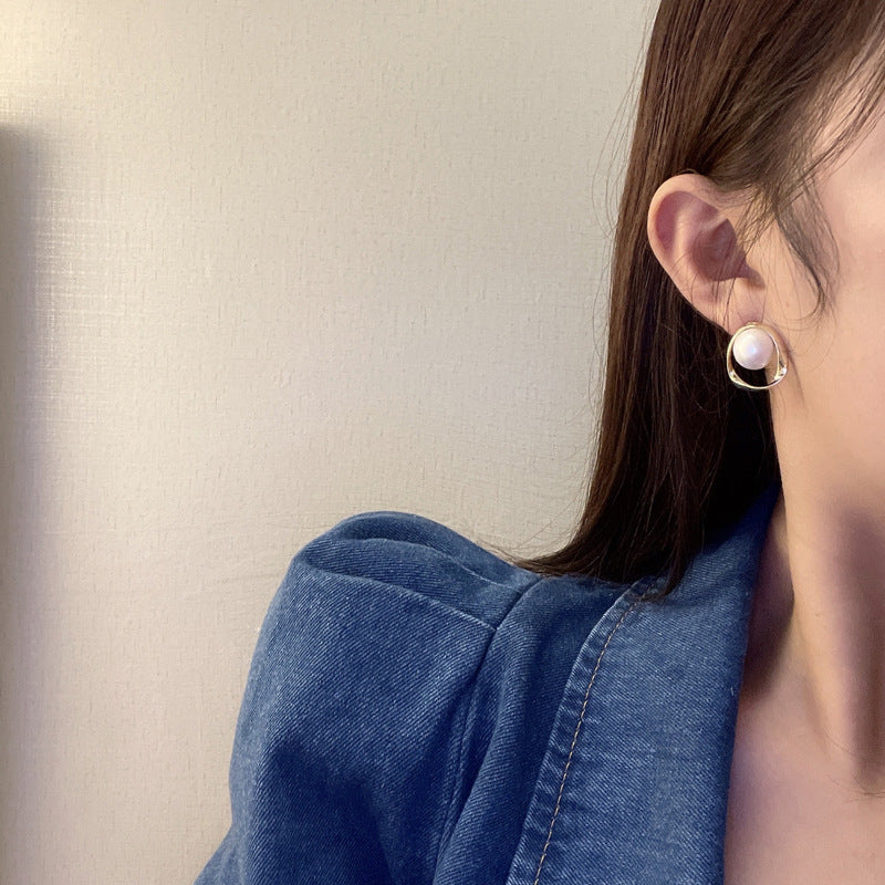 Classic Pearl Earring with Timeless Appeal