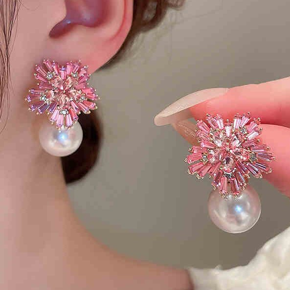 Beautiful Pearl Earring with Unique Style
