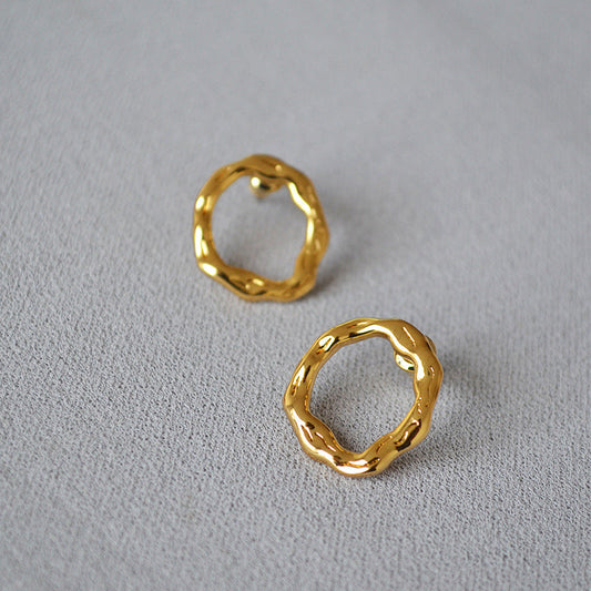 Romantic Gold Earring for Special Moments