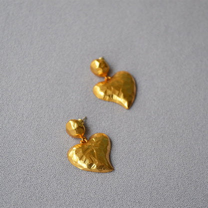 Charming Gold Earring for Any Occasion