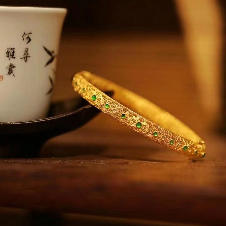 Romantic Gold Bracelet for Special Moments