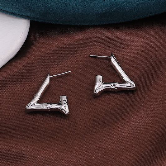 Charming Gold Earring for Any Occasion