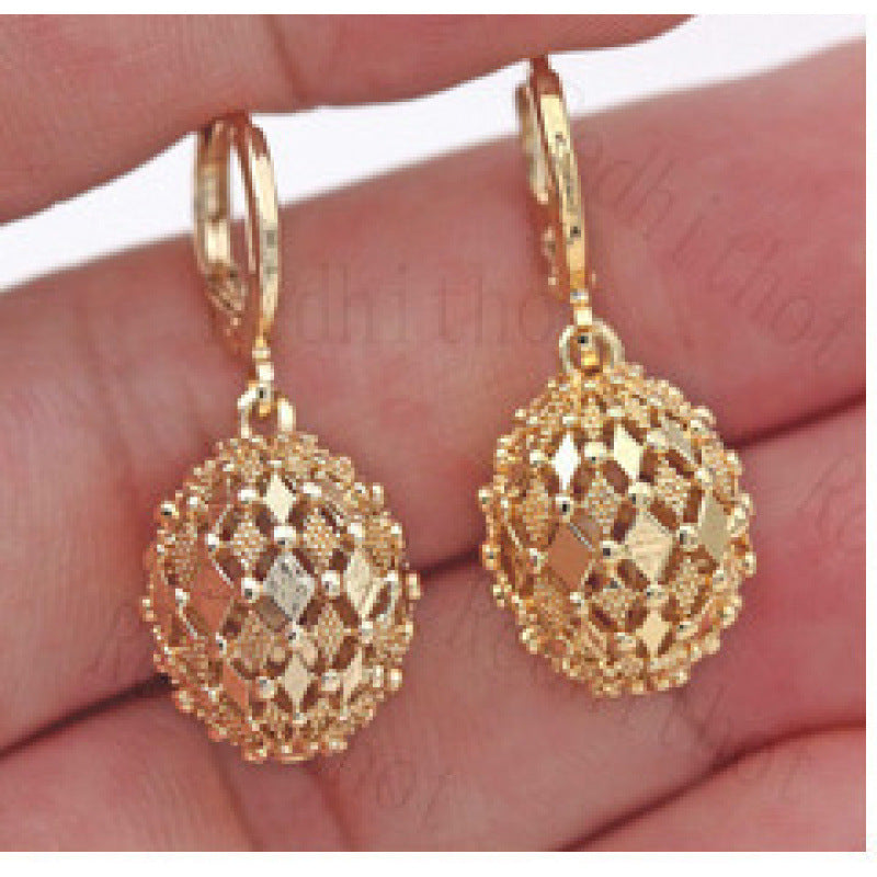 Beautiful Gold Earring with Unique Style