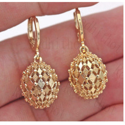 Beautiful Gold Earring with Unique Style