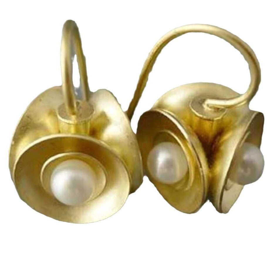 Charming Pearl Earring for Any Occasion