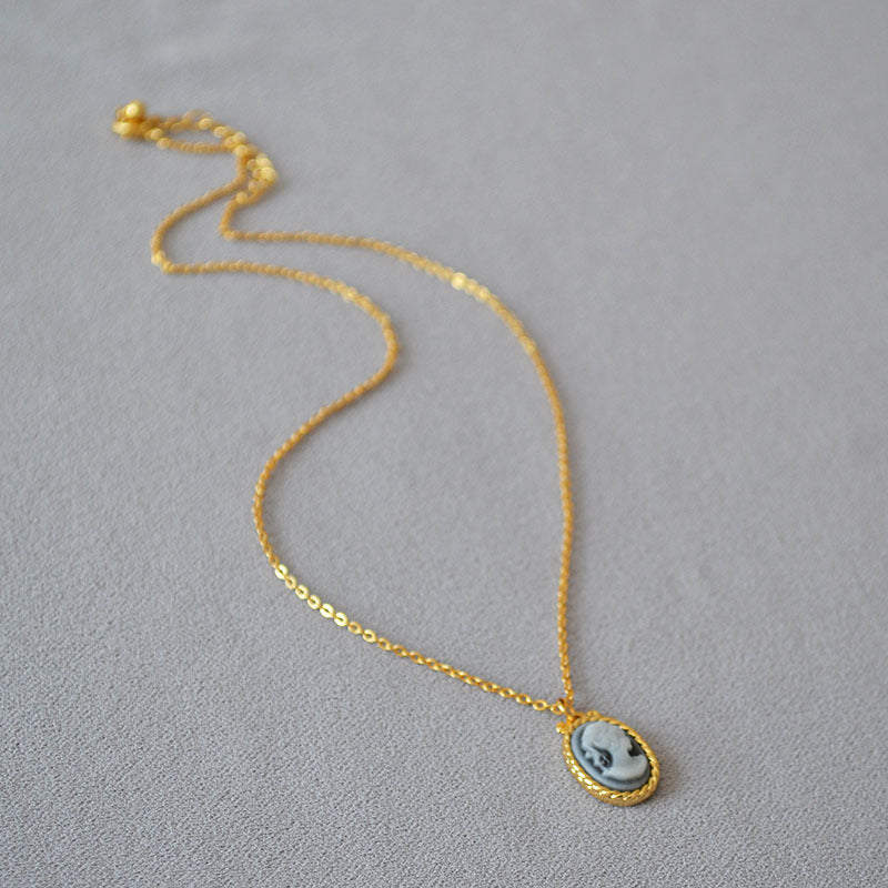 Beautiful Pearl Necklace with Unique Style