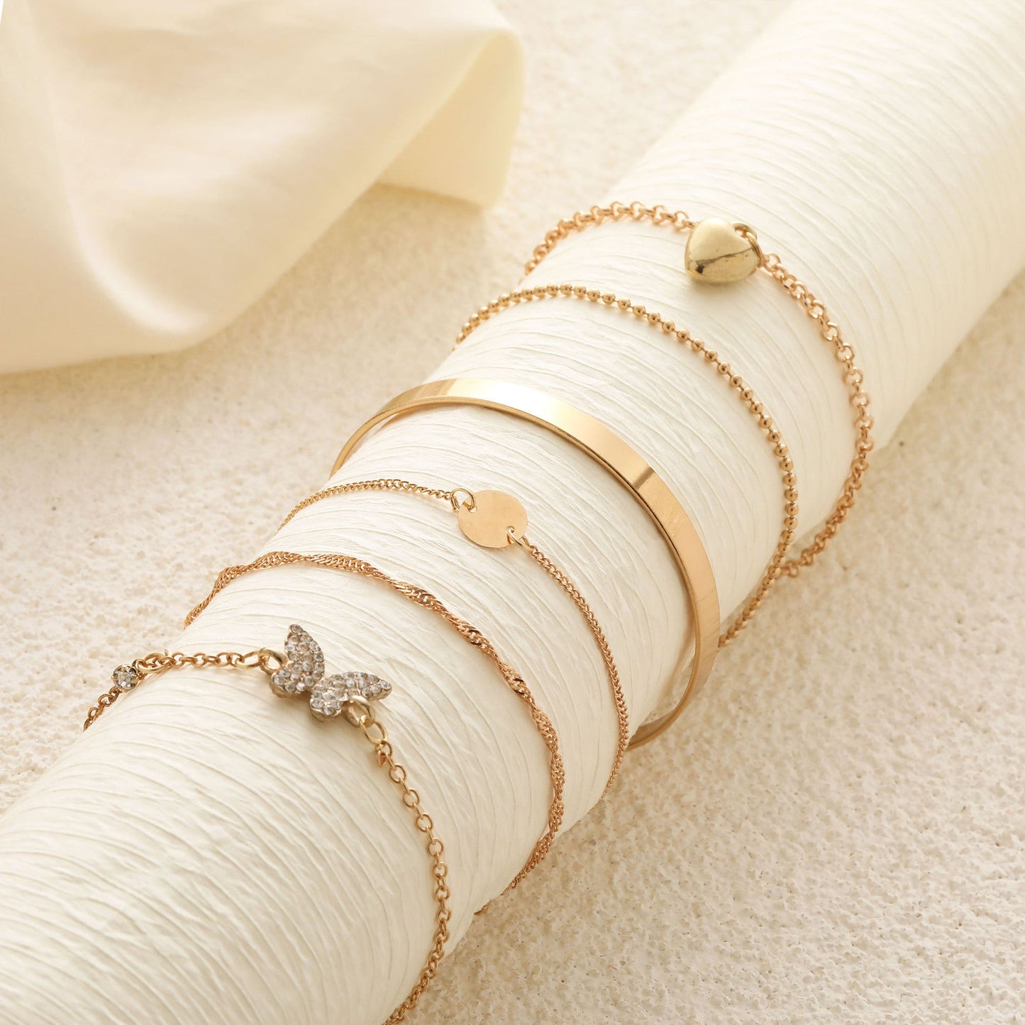 Classic Gold Bracelet with Timeless Appeal