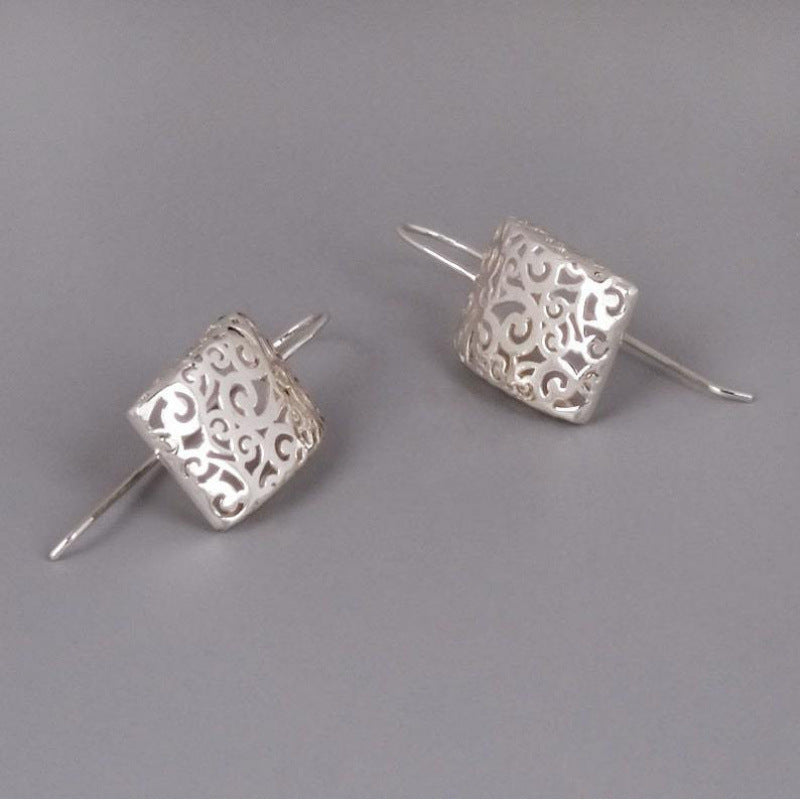 Classic Gold Earring with Timeless Appeal
