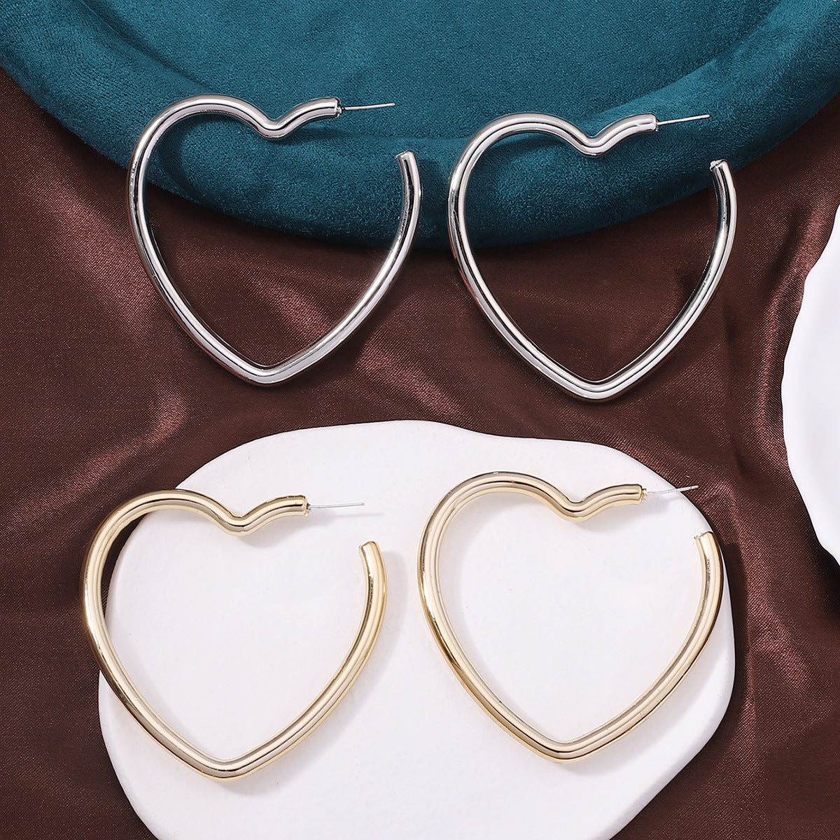 Beautiful Gold Earring with Unique Style