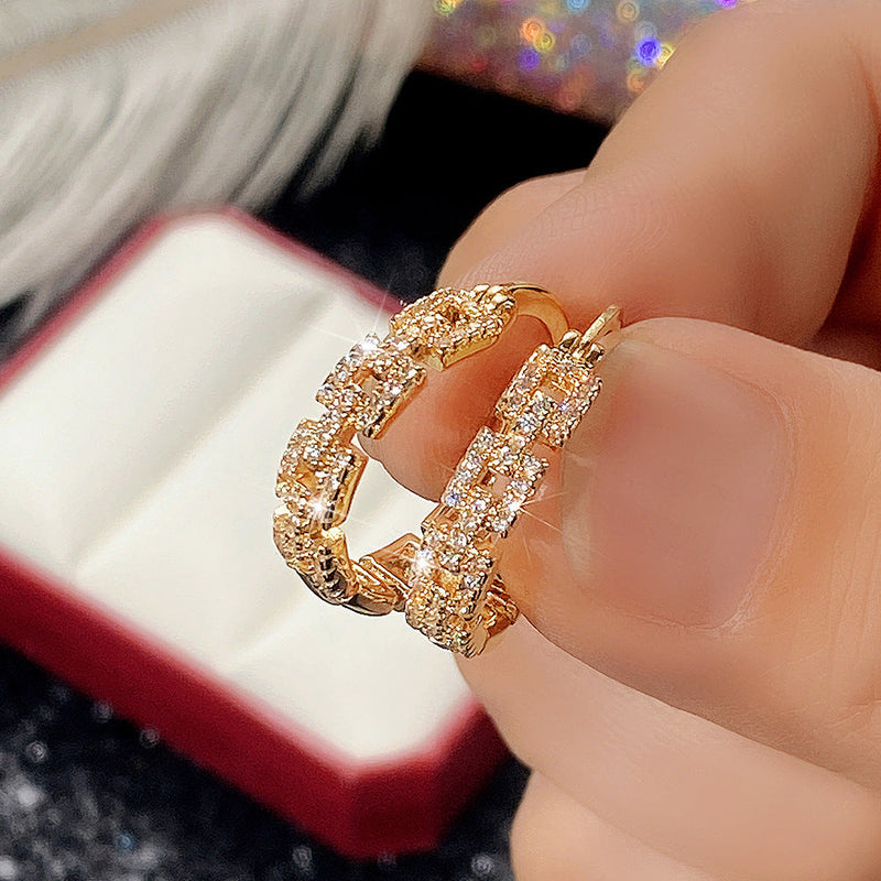 Charming Earring for Any Occasion