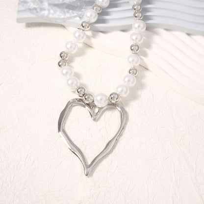 Classic Pearl Necklace with Timeless Appeal