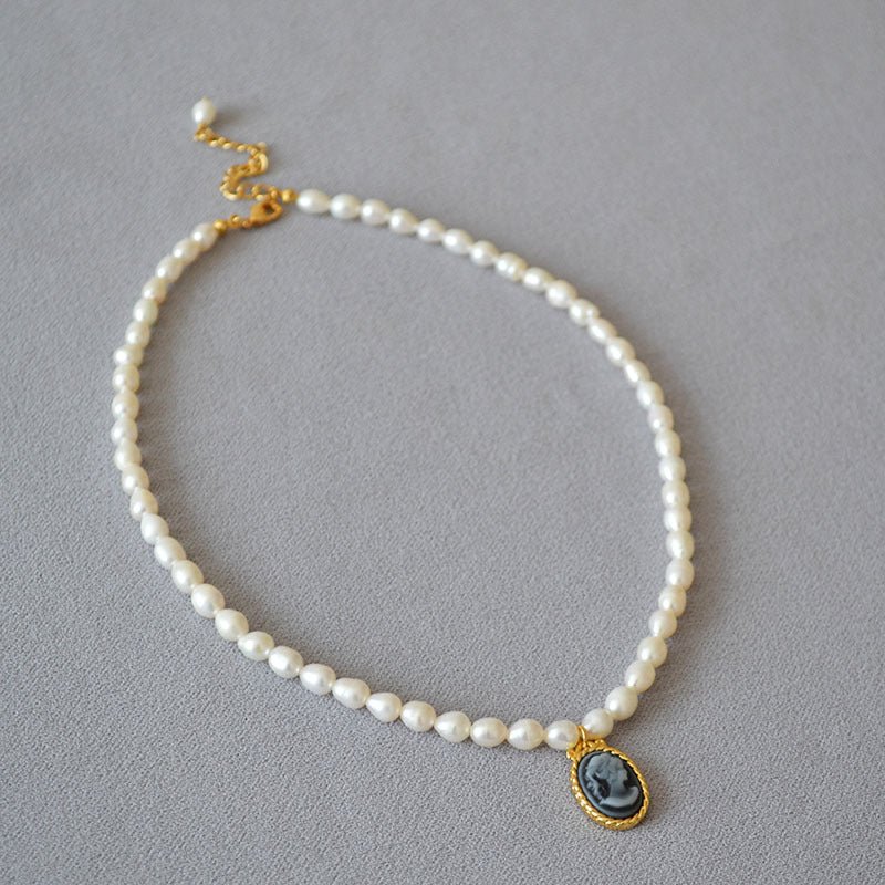 Beautiful Pearl Necklace with Unique Style
