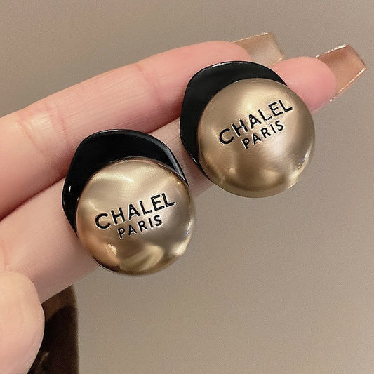 Romantic Gold Earring for Special Moments