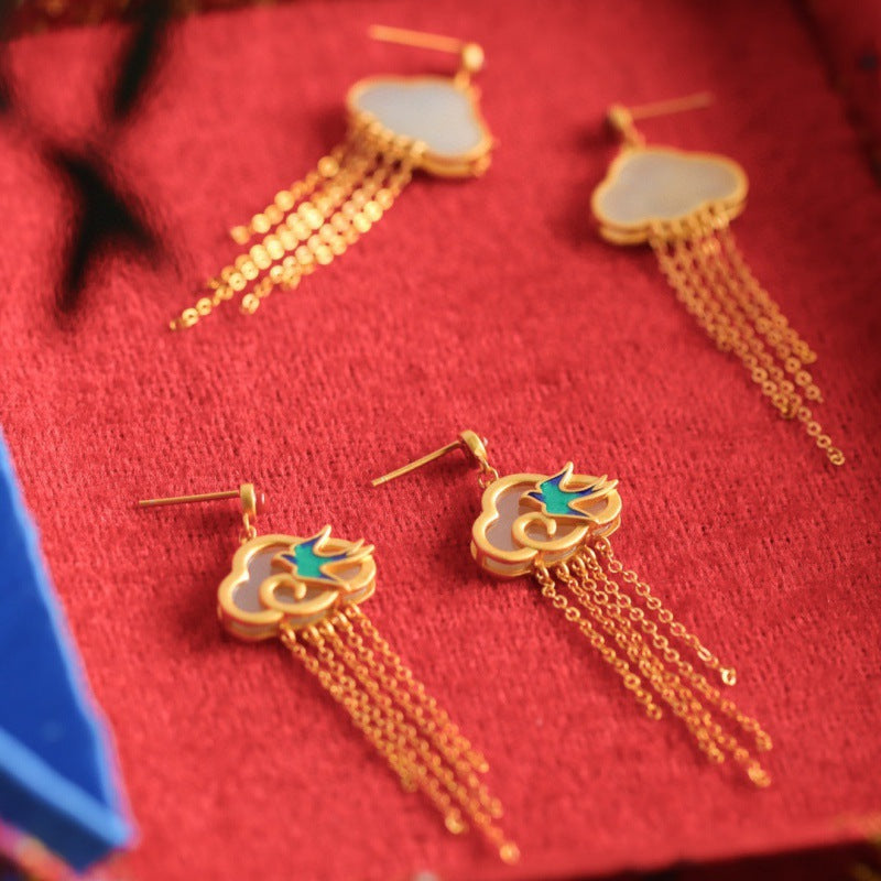 Charming Gold Earring for Any Occasion