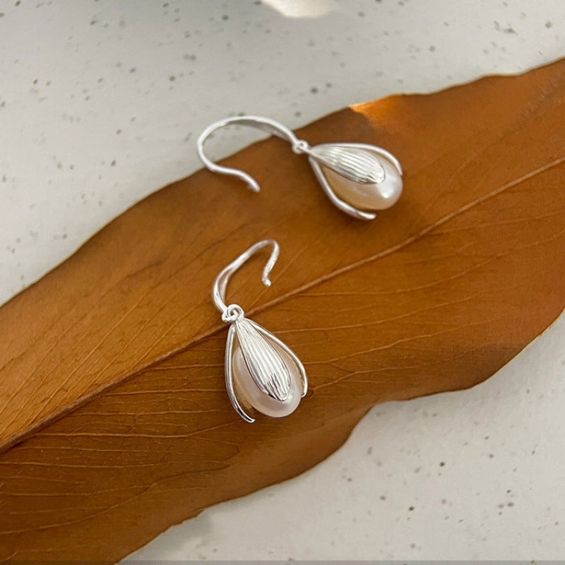 Romantic Pearl Earring for Special Moments