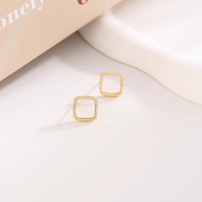 Charming Earring for Any Occasion