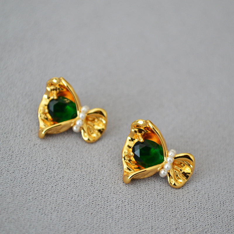 Charming Gold Earring for Any Occasion