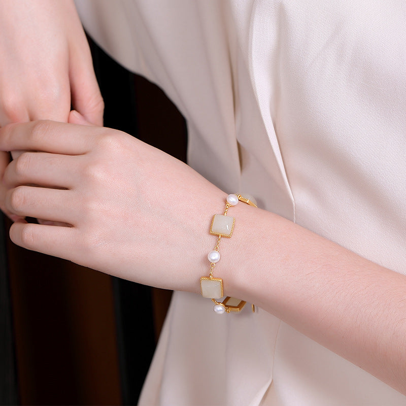 Charming Gold Bracelet for Any Occasion
