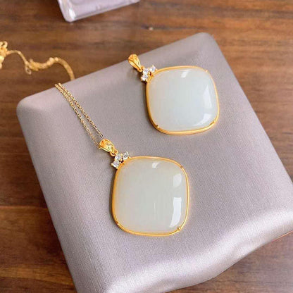 Beautiful Gold Necklace with Unique Style