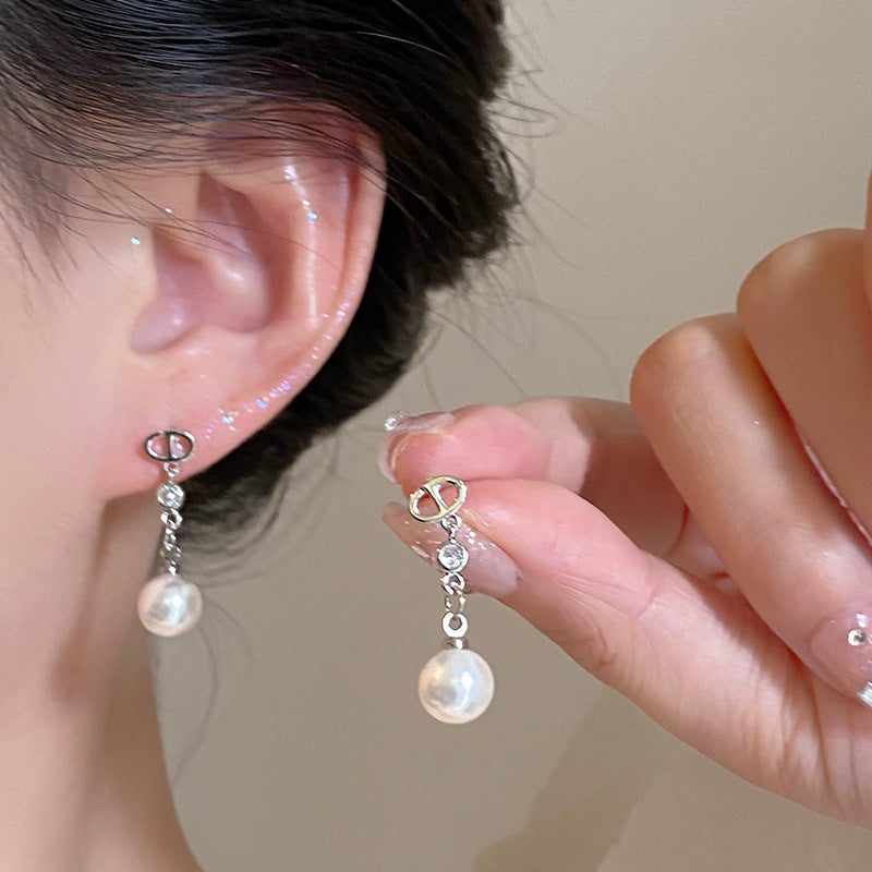Classic Pearl Earring with Timeless Appeal