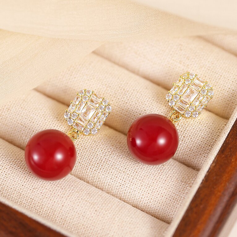 Romantic Pearl Earring for Special Moments