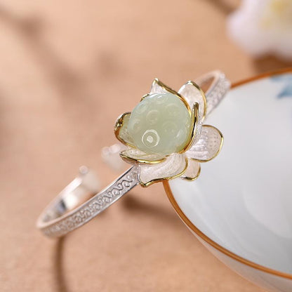 Romantic Gold Bracelet for Special Moments