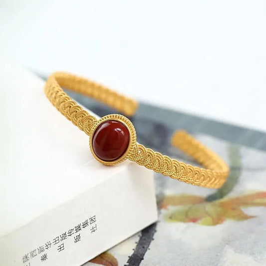 Charming Gold Bracelet for Any Occasion