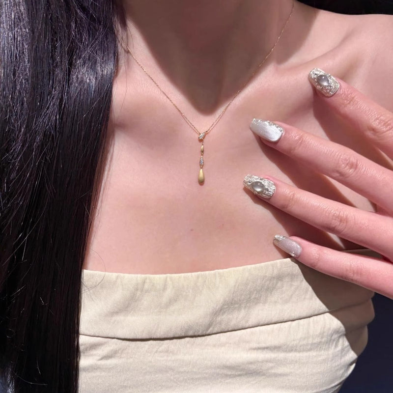 Romantic Gold Necklace for Special Moments
