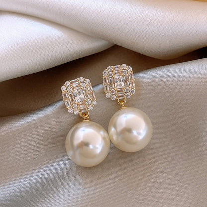 Stunning Pearl Earring for Daily Wear