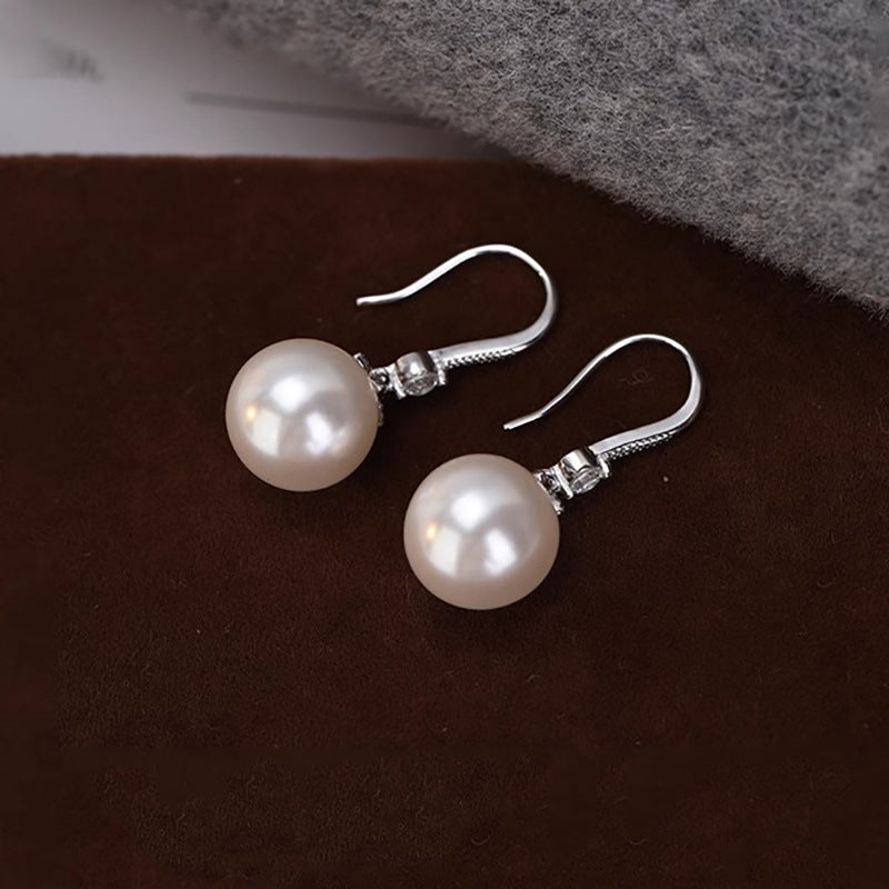 Classic Pearl Earring with Timeless Appeal