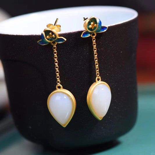 Charming Silver Earring for Any Occasion