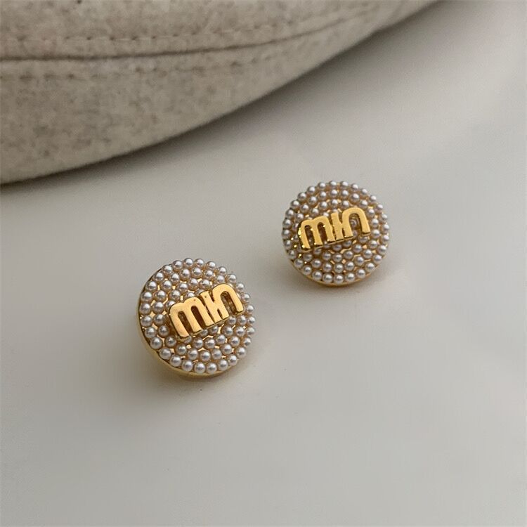 Romantic Pearl Earring for Special Moments