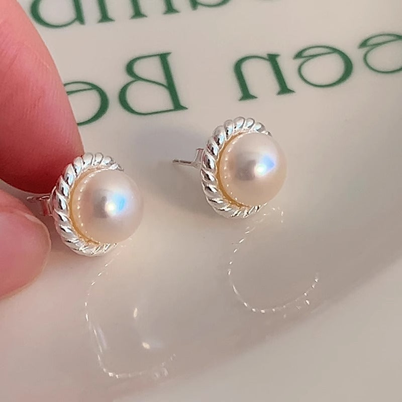 Charming Pearl Earring for Any Occasion