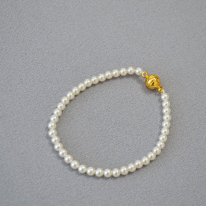 Classic Pearl Necklace with Timeless Appeal