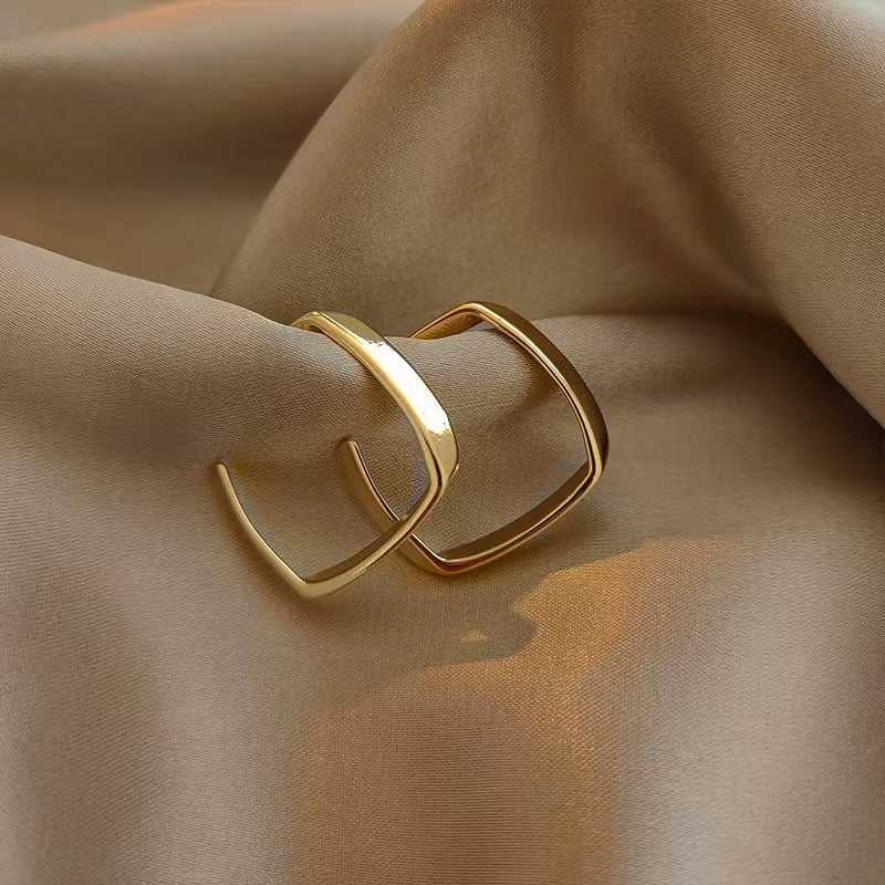 Beautiful Gold Earring with Unique Style