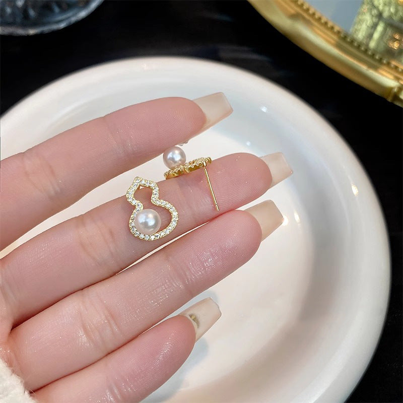 Classic Pearl Earring with Timeless Appeal