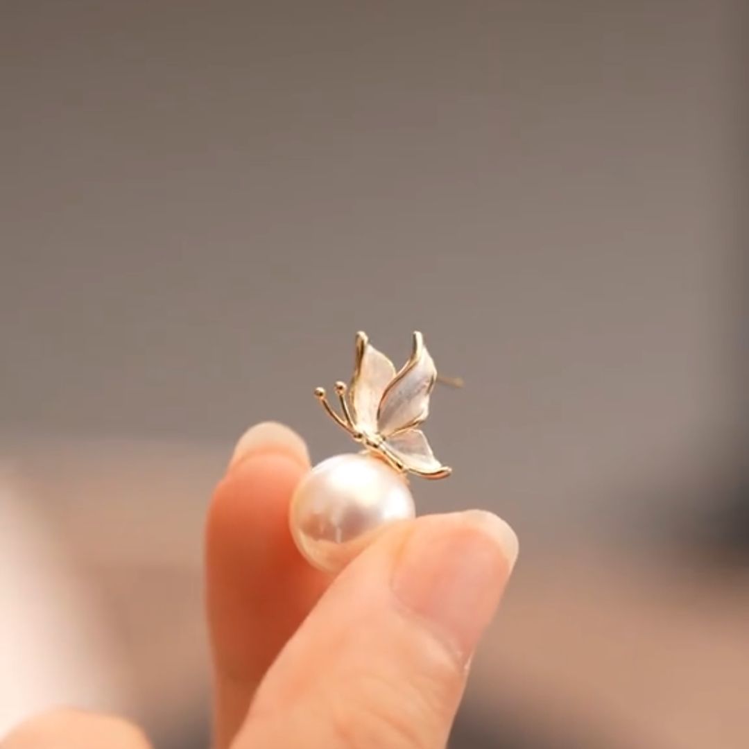 Classic Pearl Earring with Timeless Appeal