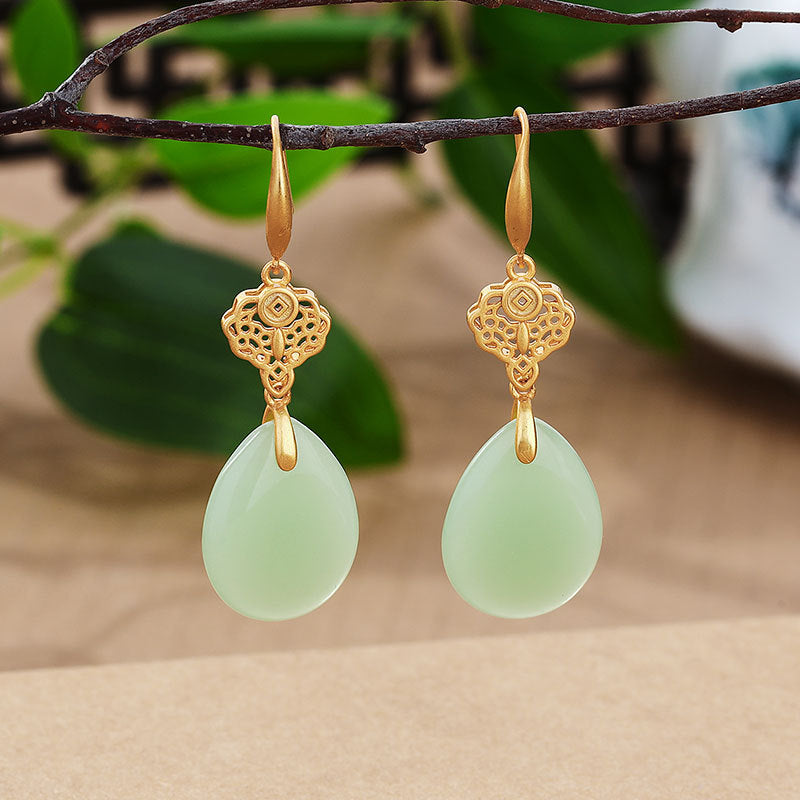 Classic Gold Earring with Timeless Appeal