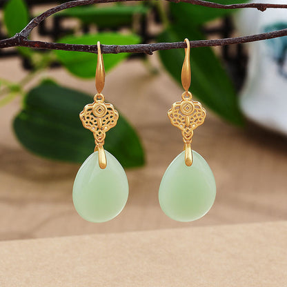 Classic Gold Earring with Timeless Appeal